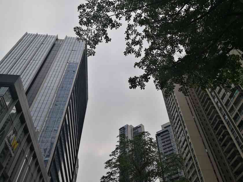 签订购房合同时出卖人尚未取得房产证的，可认定系买受人自身原因未办理过户登记