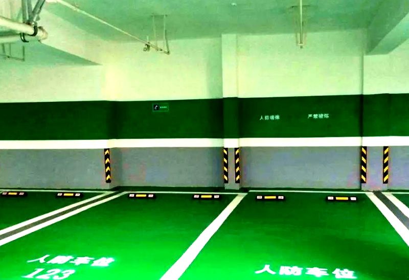 地下车库兼具人防性质，转让其使用权合法有效